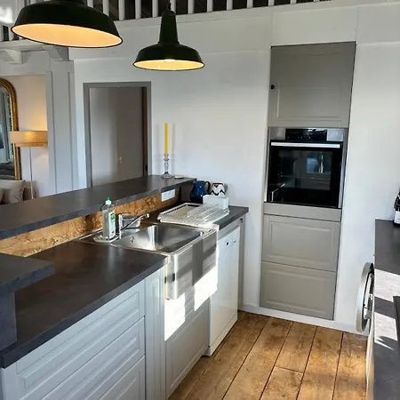 Willa Retaise Face -